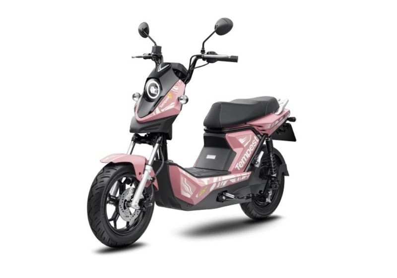 hình ảnh xe điện VinFast Tempest nổi bật với họa tiết độc đáo được trang trí ở mặt trước và dọc thân xe