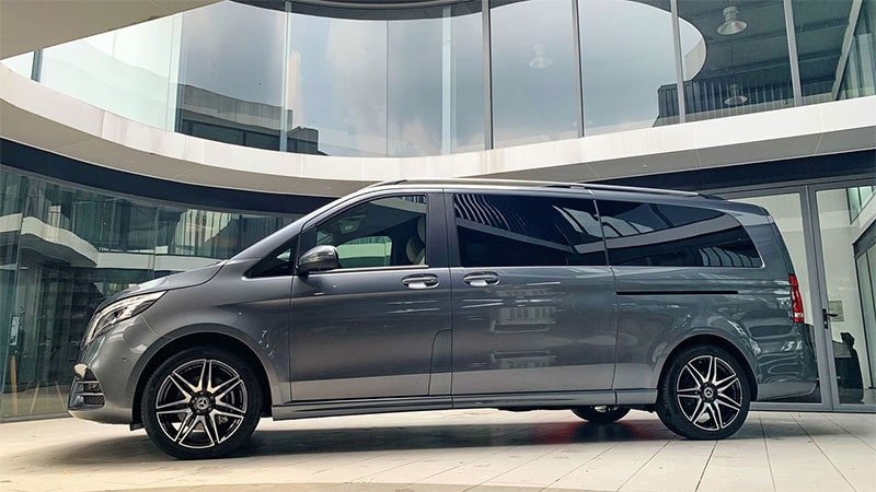 Hình ảnh xe Mercedes-Benz V250 AMG màu trắng, đại diện cho phân khúc MPV hạng sang