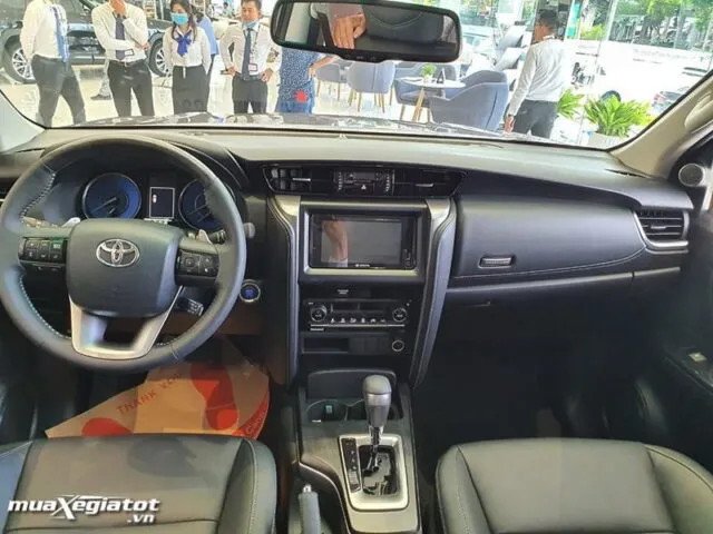 Hình ảnh xe Toyota Fortuner màu trắng