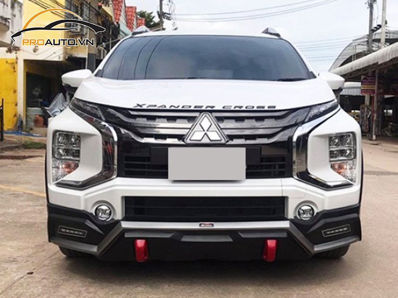Hình ảnh xe Xpander Cross với phong cách dán wrap đổi màu độc đáo, thể hiện xu hướng cá nhân hóa.