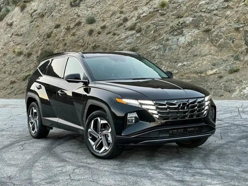 Hyundai Tucson bản 2.0 Tiêu chuẩn màu trắng