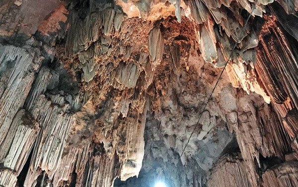 Khám phá Ngũ Động Bản Ôn Mộc Châu