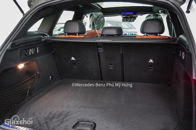 Khoang hành lý rộng rãi của Mercedes-Benz GLC 300 4Matic 2023
