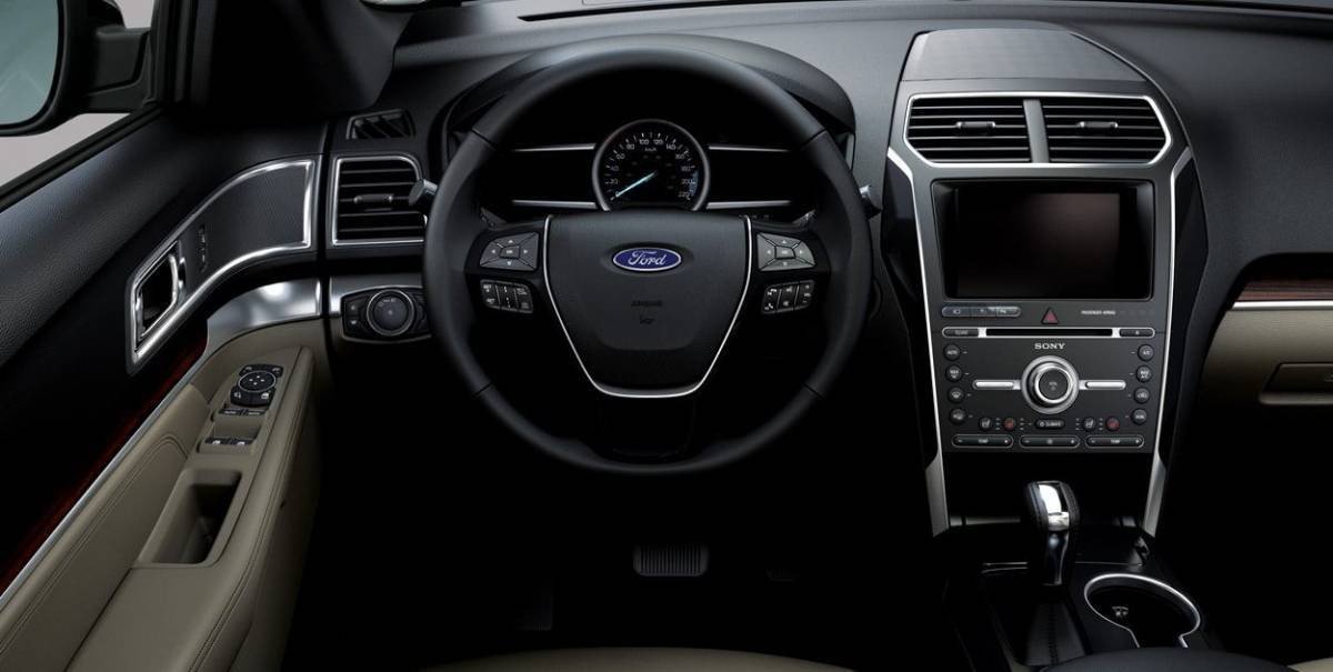 Khoang lái Ford Explorer 2019 hiện đại, tiện nghi với bố cục khoa học, tối ưu trải nghiệm người dùng.