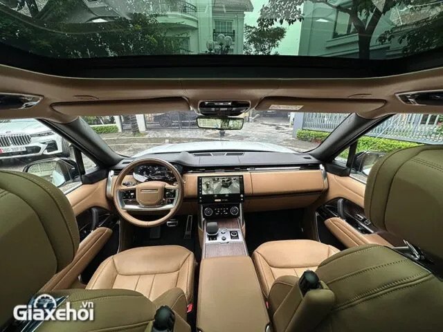 Khoang lái Range Rover Autobiography 3.0 LWB 7 chỗ 2025 với màn hình Pivi Pro hiện đại
