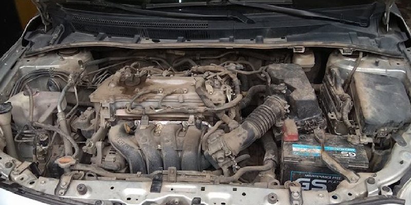Khoang máy ô tô bị bám muối biển do vận chuyển đường thủy, cần vệ sinh