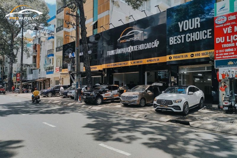 Không gian rộng rãi tại trung tâm chăm sóc ô tô chuyên nghiệp