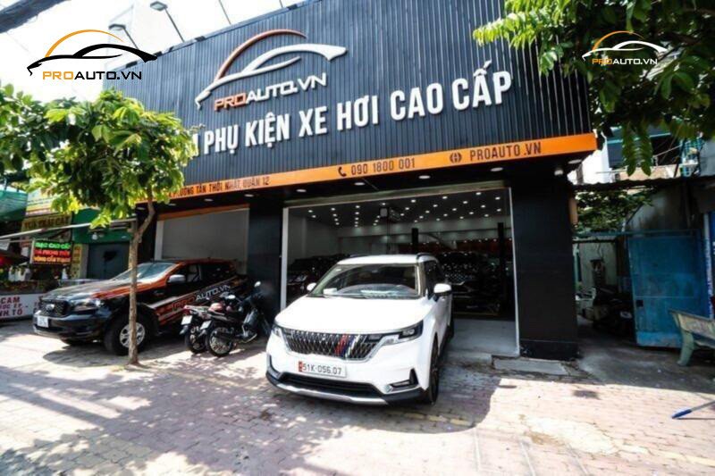 Không gian rộng rãi tại trung tâm lắp đặt màn hình ô tô, đảm bảo chất lượng dịch vụ