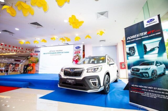 Khu vực tiếp khách và tư vấn tại showroom Subaru Đông Đô Thành, thiết kế hiện đại, thoải mái