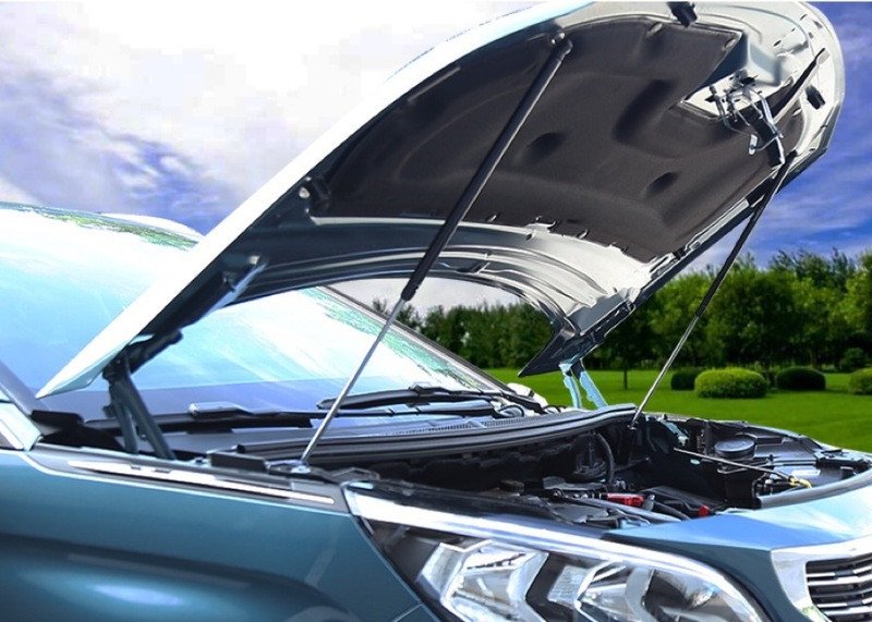 Kiểm tra còi xe ô tô dưới nắp capo để xác định hư hỏng