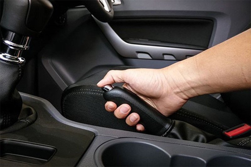 Kỹ thuật phanh xe ô tô trên đoạn đường trơn trượt hoặc đổ đèo an toàn