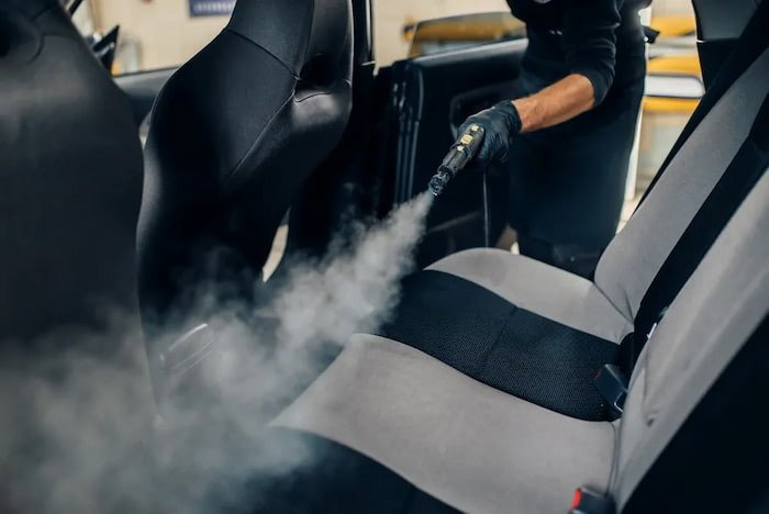 Kỹ thuật vệ sinh nội thất xe hơi không đúng cách gây ẩm mốc ghế da