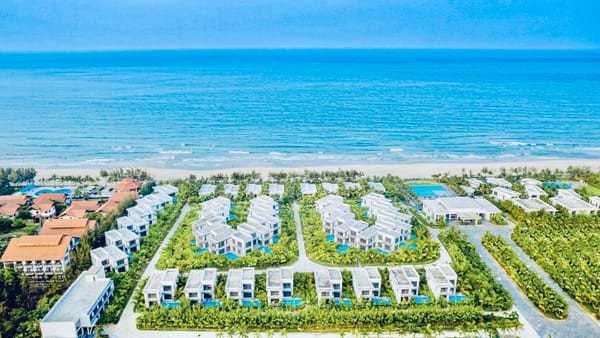Lăng Cô, bãi biển đẹp gần Huế thích hợp cho xe tự lái