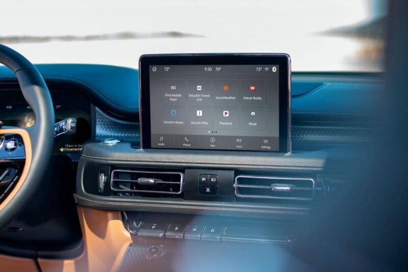 Lincoln Aviator 2020 màn hình giải trí trung tâm hiện đại