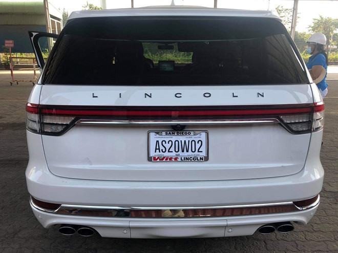Lincoln Aviator 2020 thân xe bề thế và hiện đại