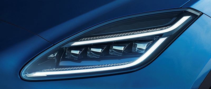 Lưới tản nhiệt và đèn pha Jaguar E-Pace 2021