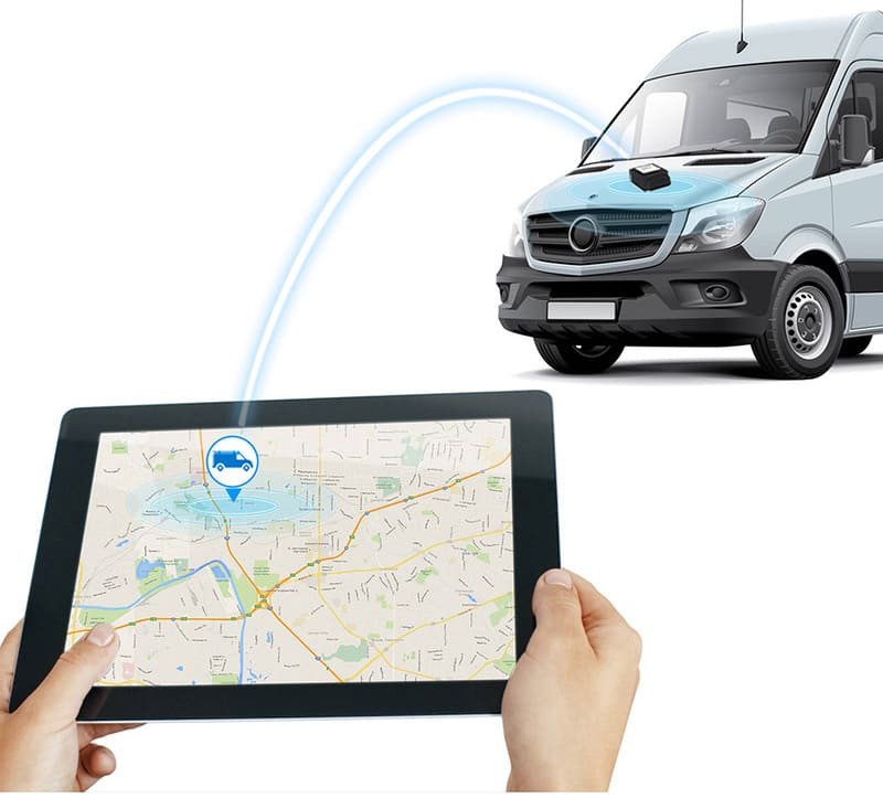 Màn hình điện thoại hiển thị bản đồ định vị GPS, giúp theo dõi vị trí ô tô chính xác