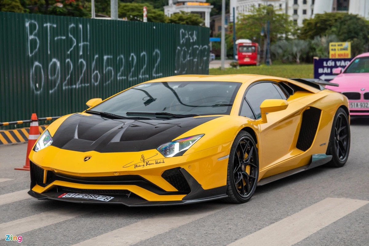 Mặt trước hầm hố của Lamborghini Aventador S
