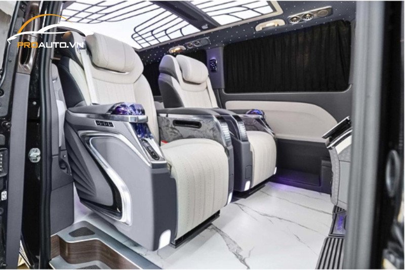 Mẫu ghế Limousine Hongyi CRYSTAL 5.0 với đường nét tinh xảo.