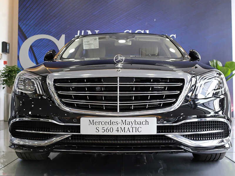 Mercedes Maybach S560 màu đen sang trọng