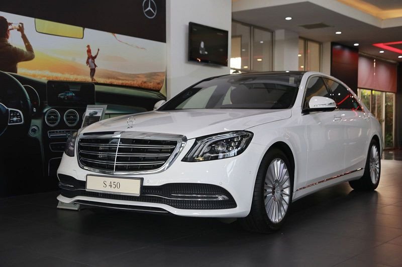 Mercedes S450 màu trắng sang trọng