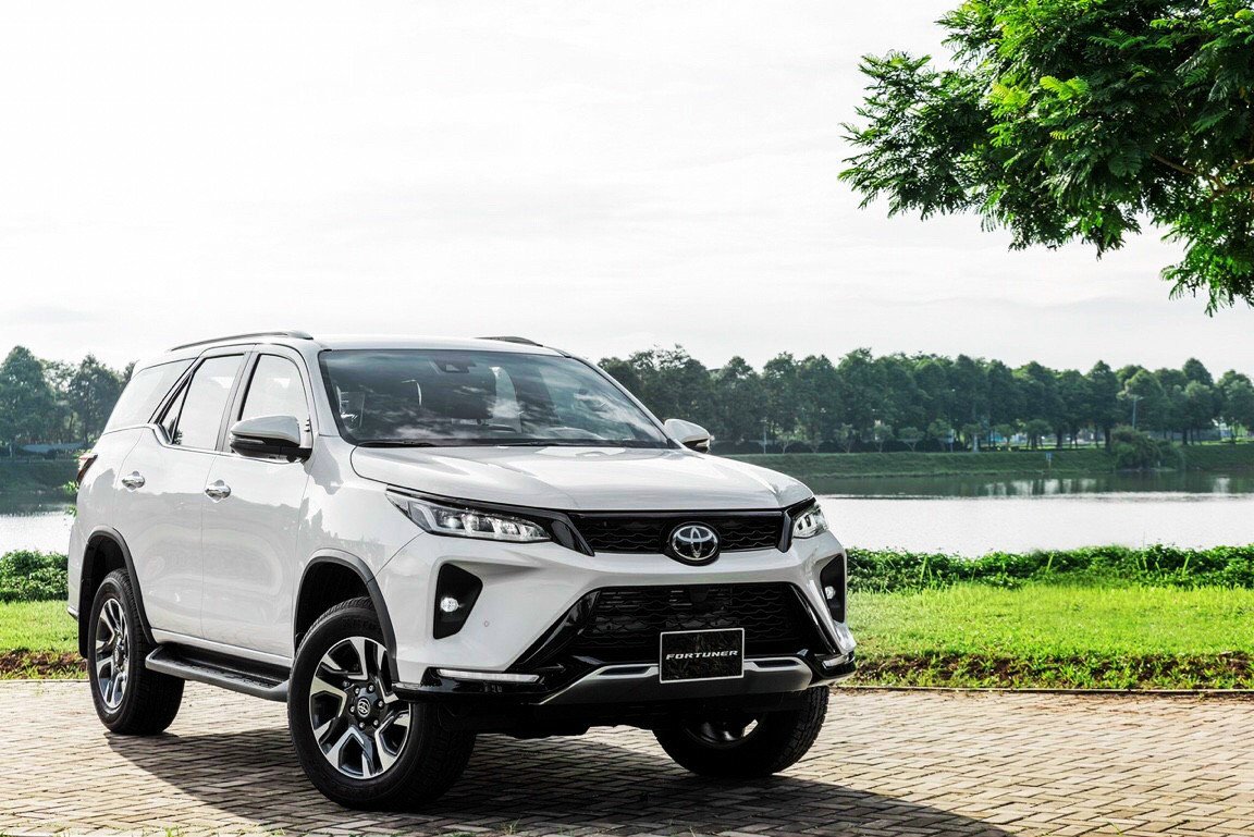 Mô hình xe ô tô sử dụng hệ thống dẫn động 4 bánh hoạt động hiệu quả trên địa hình gồ ghề