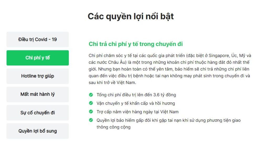Người phụ nữ trẻ với ba lô đang nhìn bản đồ du lịch, phía sau là chiếc xe ô tô chuẩn bị cho chuyến đi tự túc