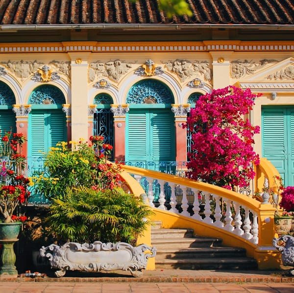 Nhà Cổ Bình Thủy, kiến trúc cổ kính khám phá bằng xe tự lái