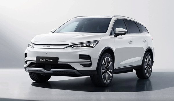 Nội thất BYD Tang với màn hình xoay và không gian tiện nghi