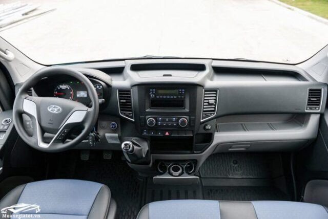 Nội thất khoang lái Hyundai Solati 2020 hiện đại