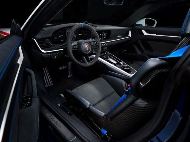 Nội thất Porsche 911 Dakar 2025 tập trung vào ghế thể thao Race-Tex