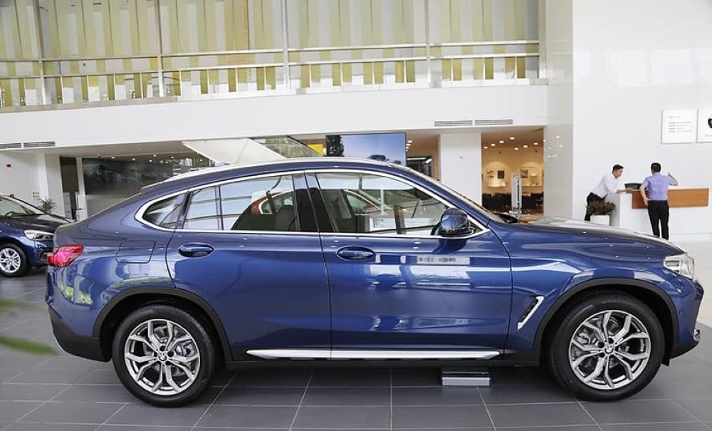 Nội thất rộng rãi của xe Coupe 4 cửa phong cách sang trọng