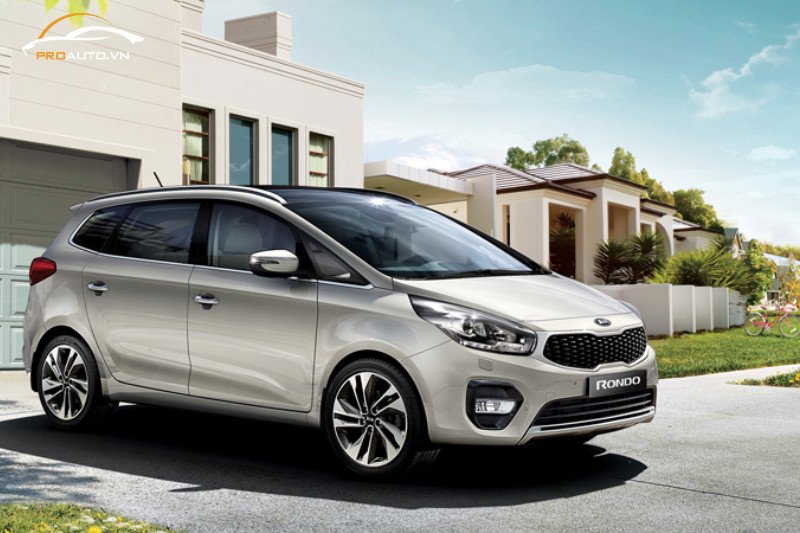 Nội thất xe Kia Rondo trước và sau khi đổi màu bọc da cao cấp