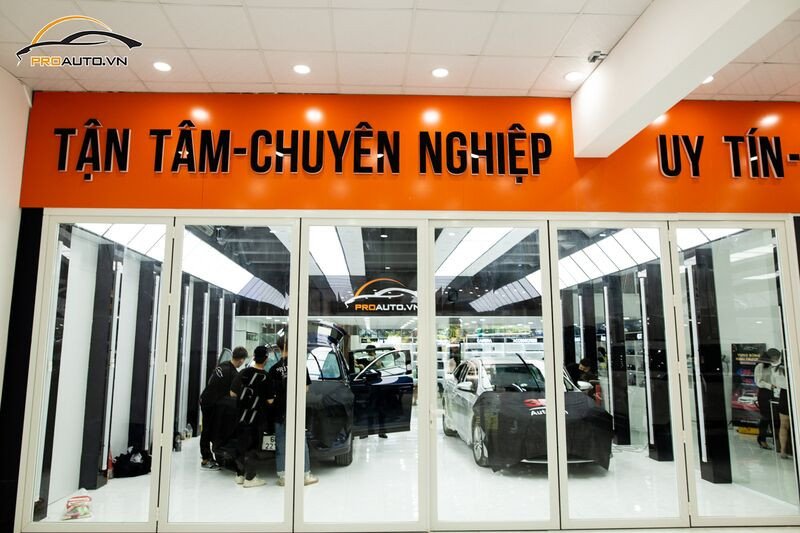 Nội thất xe ô tô được bảo vệ bằng lớp phim PPF ARI trong suốt