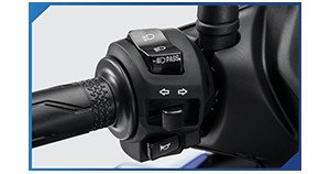 Nút đèn pha xin vượt tiện lợi trên ghi đông xe côn tay Yamaha Exciter 155 VVA