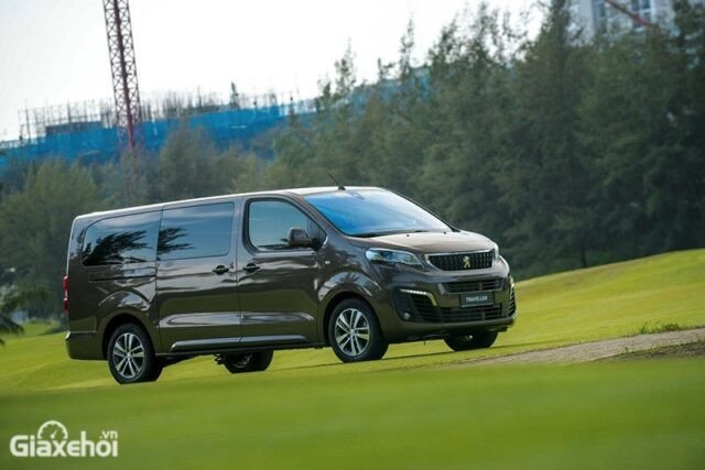 Peugeot Traveller màu đen, mẫu xe du lịch cao cấp và tiện nghi