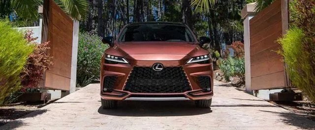 Phần đầu xe Lexus RX 500h F Sport 2025