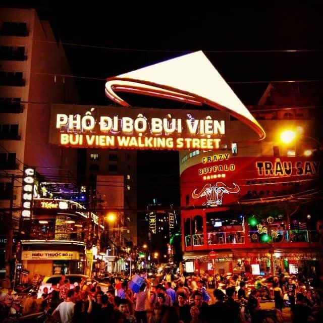 Phố Tây Bùi Viện, trải nghiệm cuộc sống đêm Sài Gòn sau hành trình tự lái