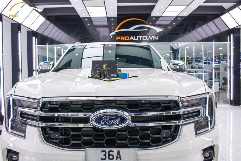 Phủ Ceramic bảo vệ lớp sơn bóng bẩy cho Ford Everest.