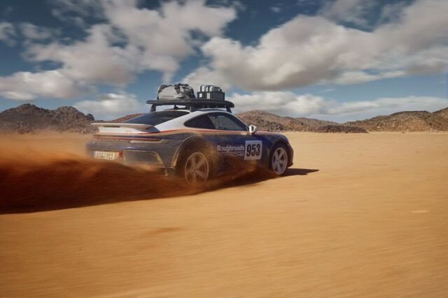 Porsche 911 Dakar 2025 trên địa hình khó thể hiện khả năng off-road
