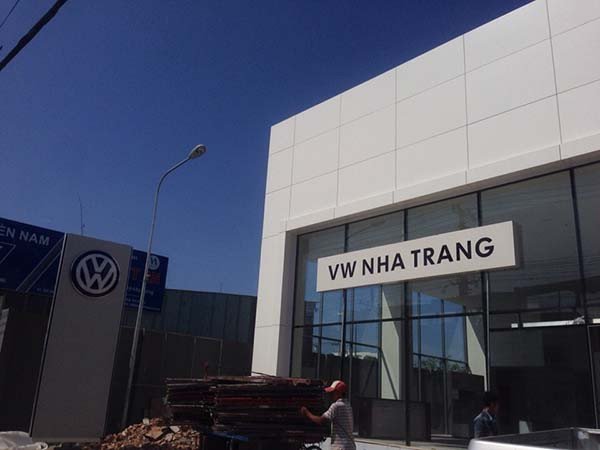 Showroom Volkswagen Nha Trang với kiến trúc hiện đại và không gian rộng rãi