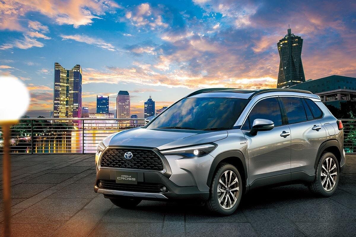 So sánh giá lăn bánh Toyota Corolla Cross 2020 và Mazda CX-5 2020 tại thị trường Việt Nam.
