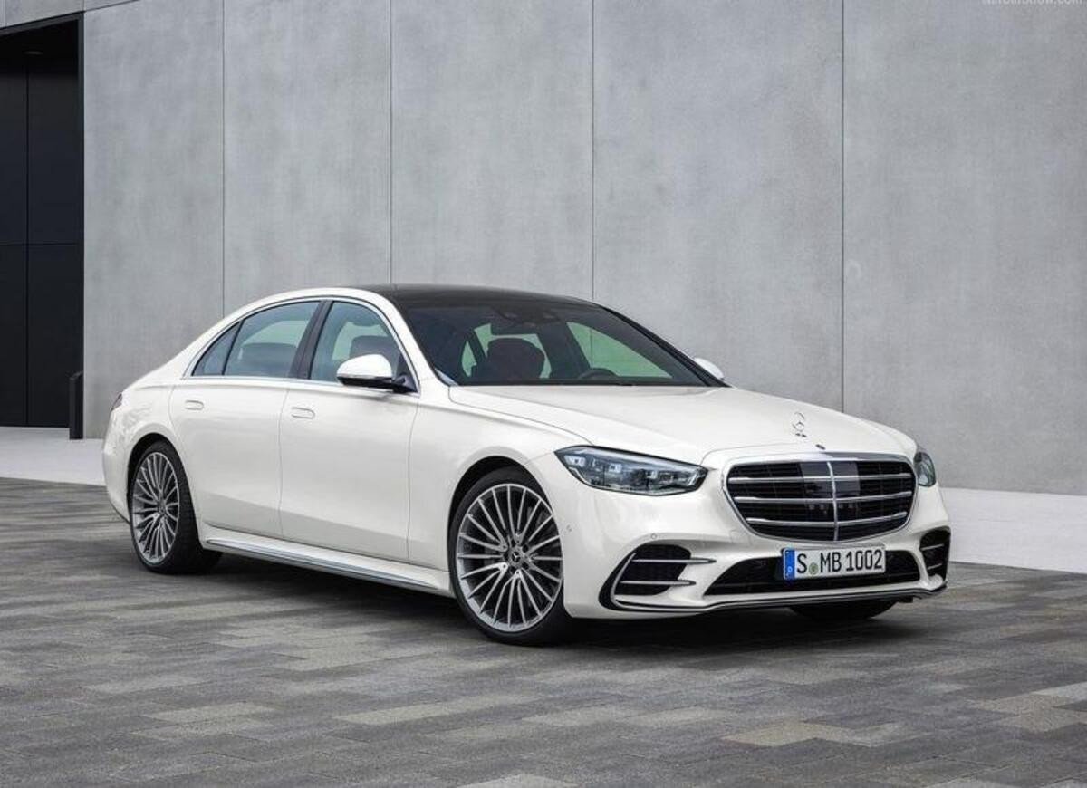 Thân xe Mercedes S450 dài, thanh thoát với mâm hợp kim 19 inch