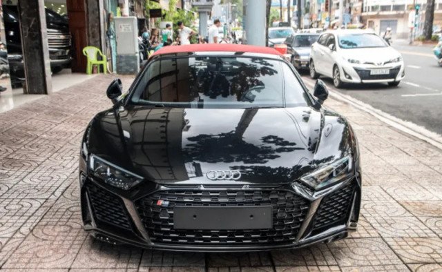 Thiết kế đầu xe Audi R8 V10 Spyder 2024 mạnh mẽ và cá tính