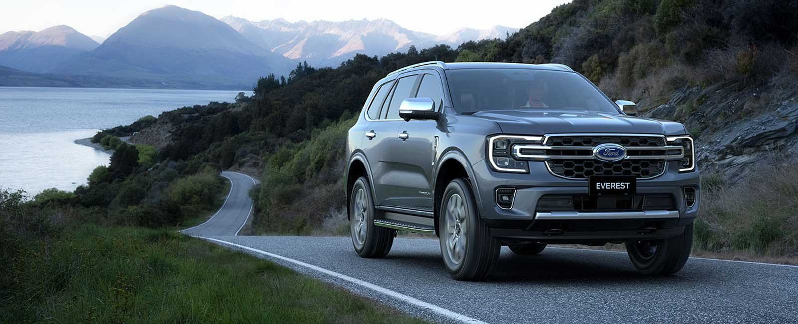 Thiết kế đầu xe Ford Everest mạnh mẽ, sang trọng với lưới tản nhiệt mạ chrome