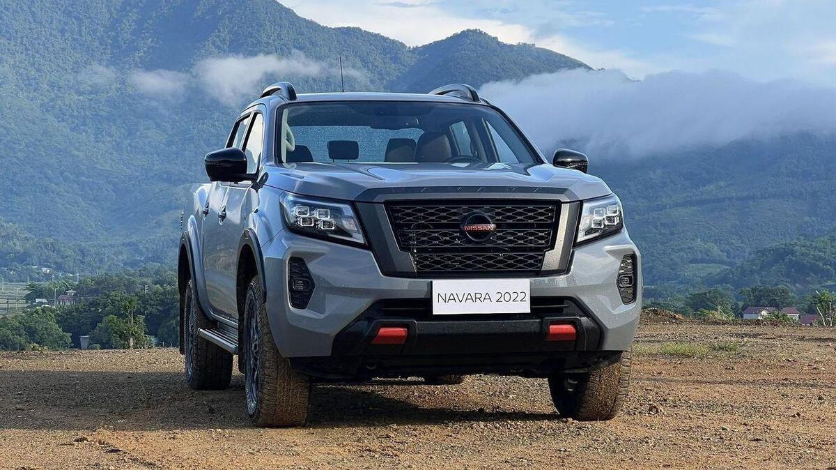 Thiết kế đầu xe Nissan Navara 2022 với lưới tản nhiệt V-Motion ấn tượng