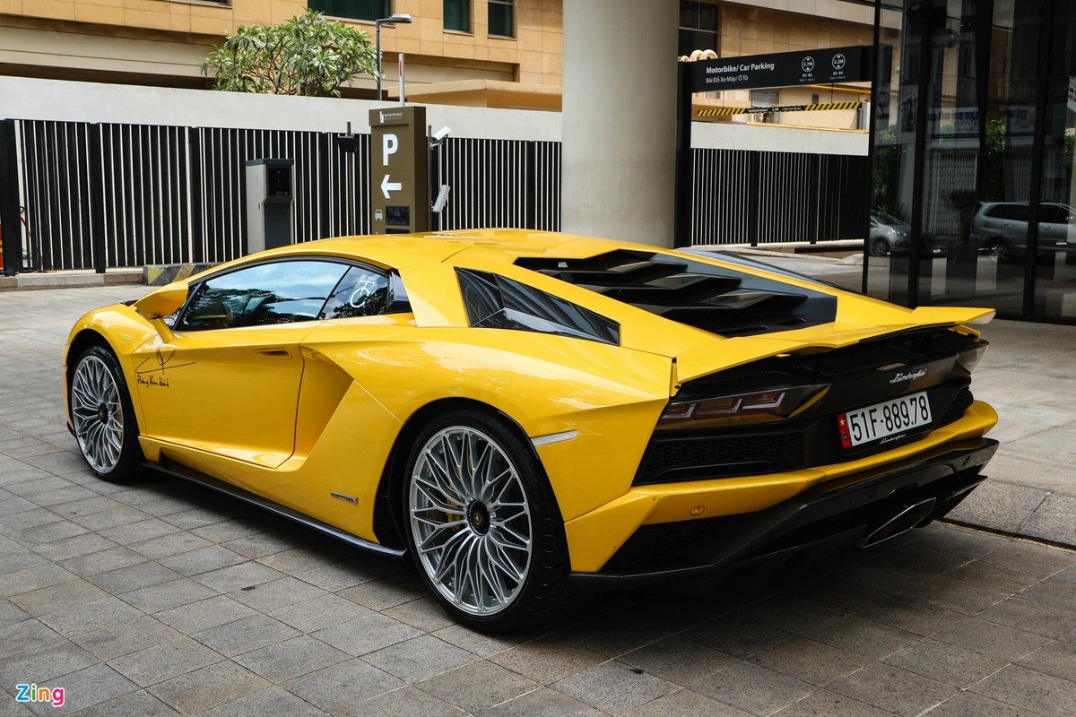 Thiết kế đuôi xe ấn tượng của Lamborghini Aventador S