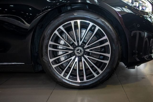 Thiết kế mâm xe hợp kim 19 inch của Mercedes-Benz S450