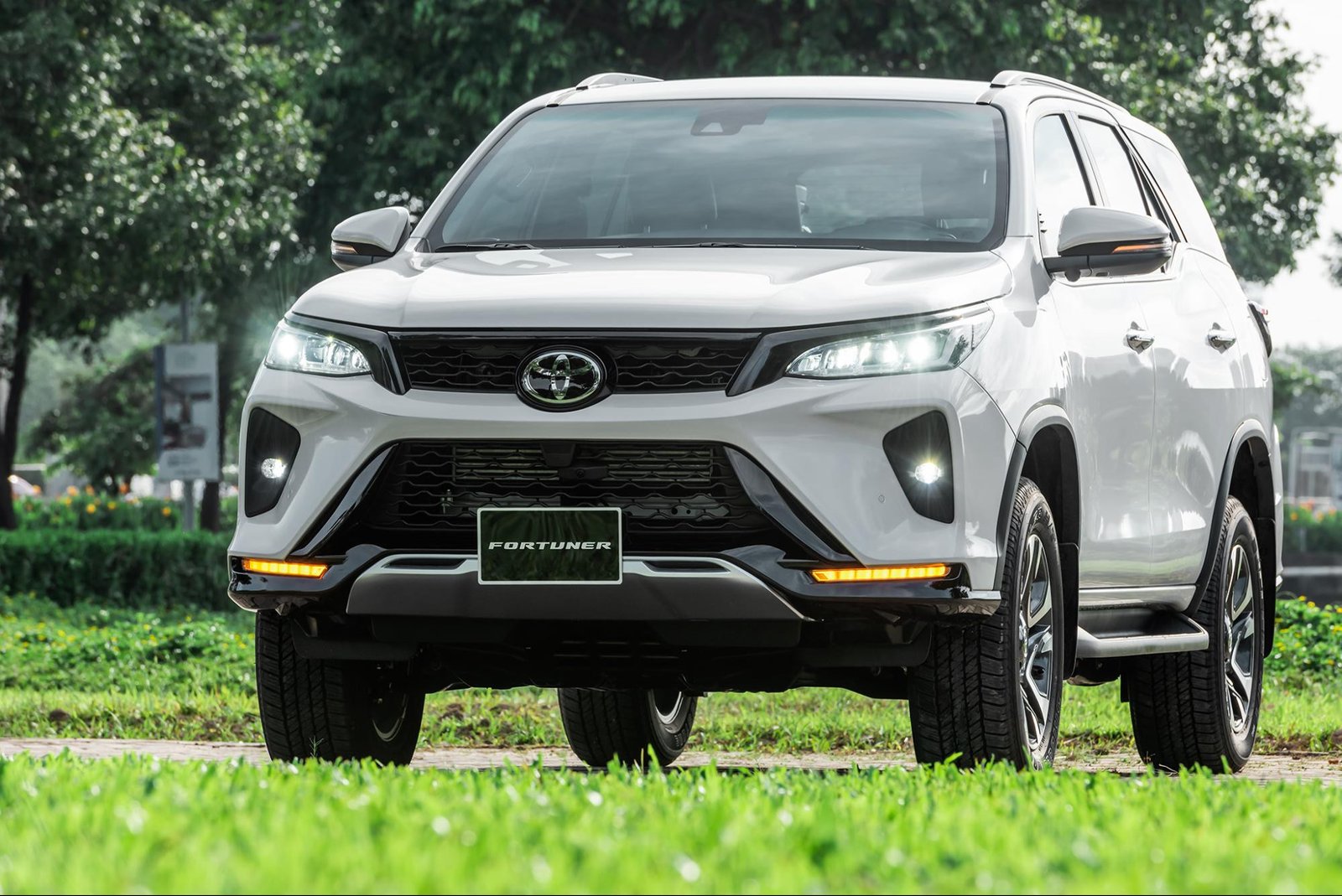 Thiết kế ngoại thất Toyota Fortuner với phong cách khỏe khoắn