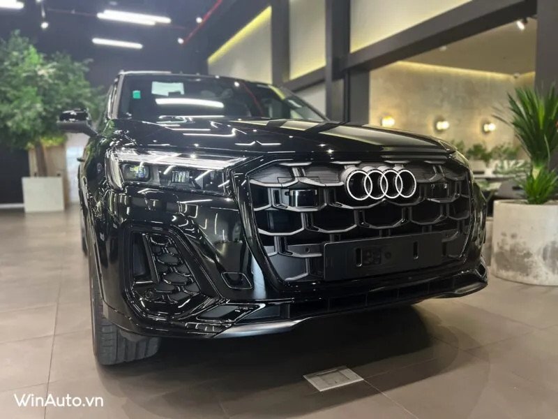 Thiết kế phần đầu xe Audi Q7 2024 với lưới tản nhiệt bát giác mới
